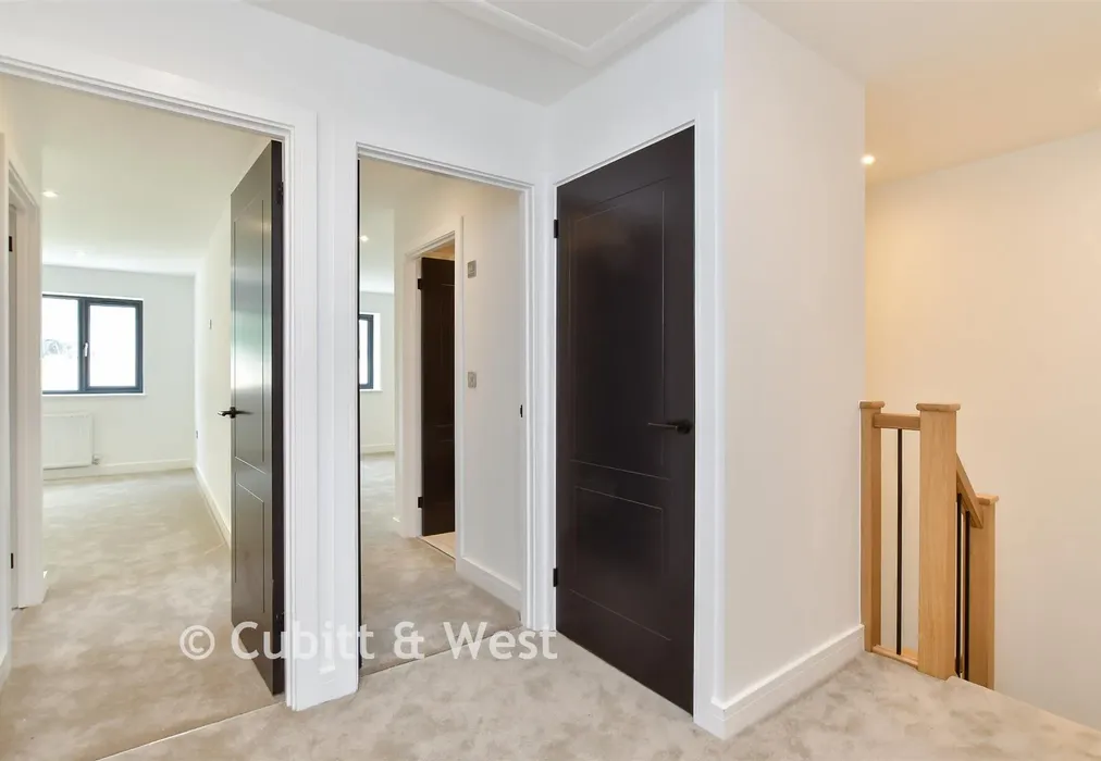 Landing - The Ridgway, Woodingdean, Brighton, East Sussex - Wards of Kent