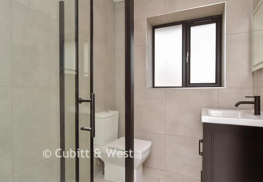 En-Suite Shower Room - The Ridgway, Woodingdean, Brighton, East Sussex - Wards of Kent