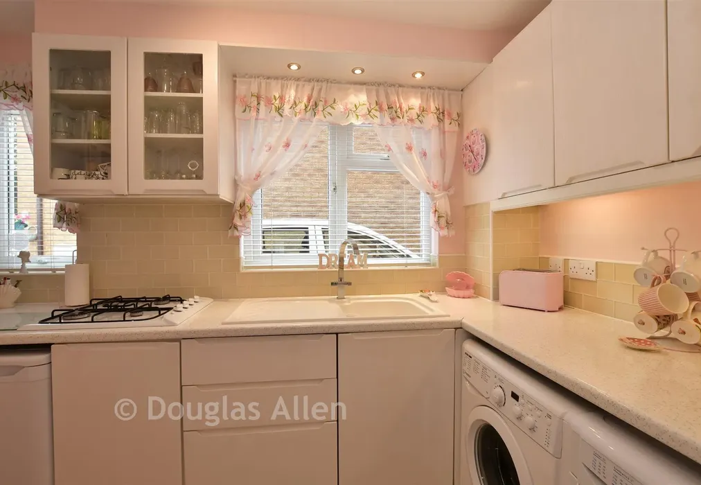 Kitchen - Nayland Close, Wickford, Essex - Wards of Kent