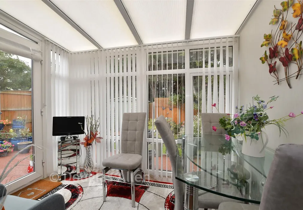 Conservatory - Nayland Close, Wickford, Essex - Wards of Kent