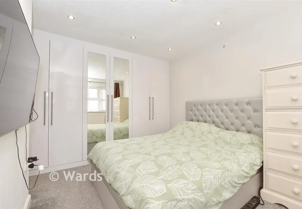 Bedroom 1 - Silver Close, Tonbridge, Kent - Wards of Kent