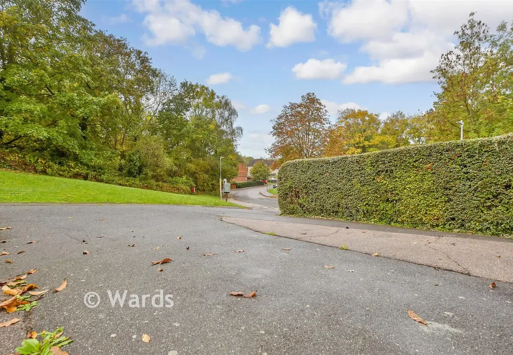 Driveway/Parking - Silver Close, Tonbridge, Kent - Wards of Kent