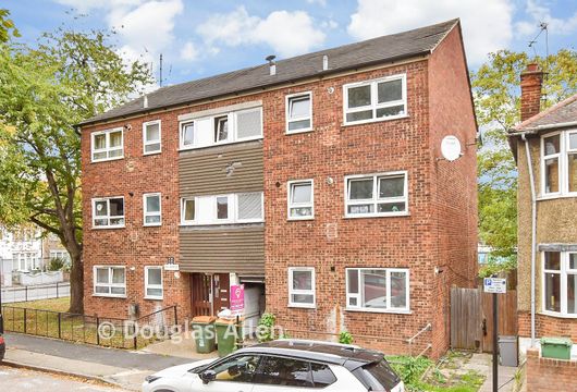 Landseer Avenue, Manor Park, London - Wards of Kent