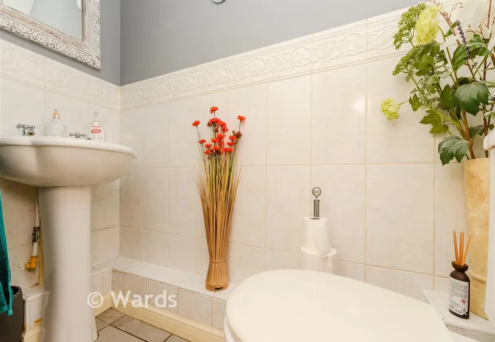 Cloakroom - Darenth Park Avenue, Dartford, Kent - Wards of Kent