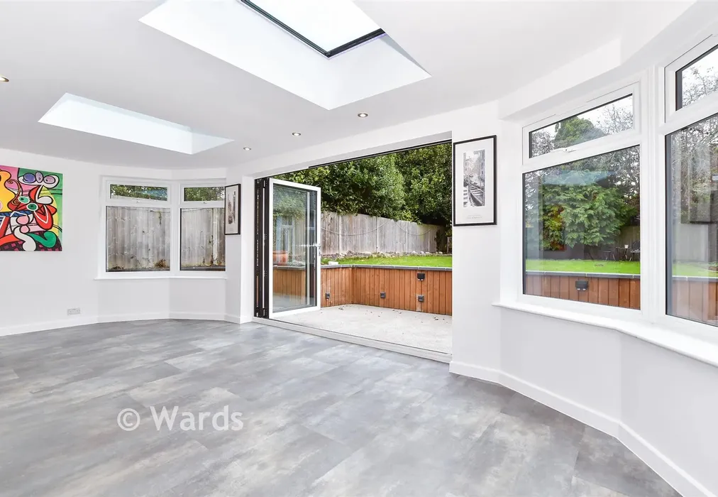 Internal Lifestyle Photograph - Cooling Street, Cliffe, Rochester, Kent - Wards of Kent