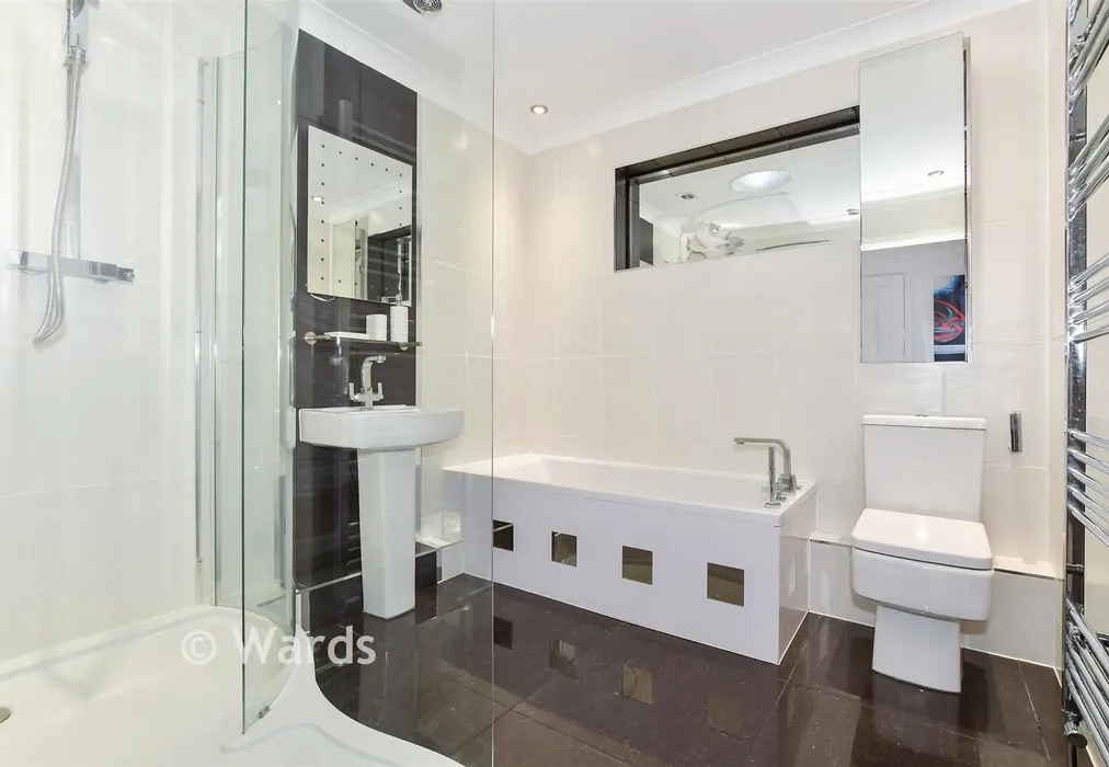 Bathroom - Cooling Street, Cliffe, Rochester, Kent - Wards of Kent