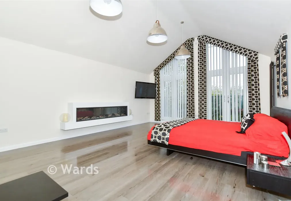 Bedroom 1 - Cooling Street, Cliffe, Rochester, Kent - Wards of Kent