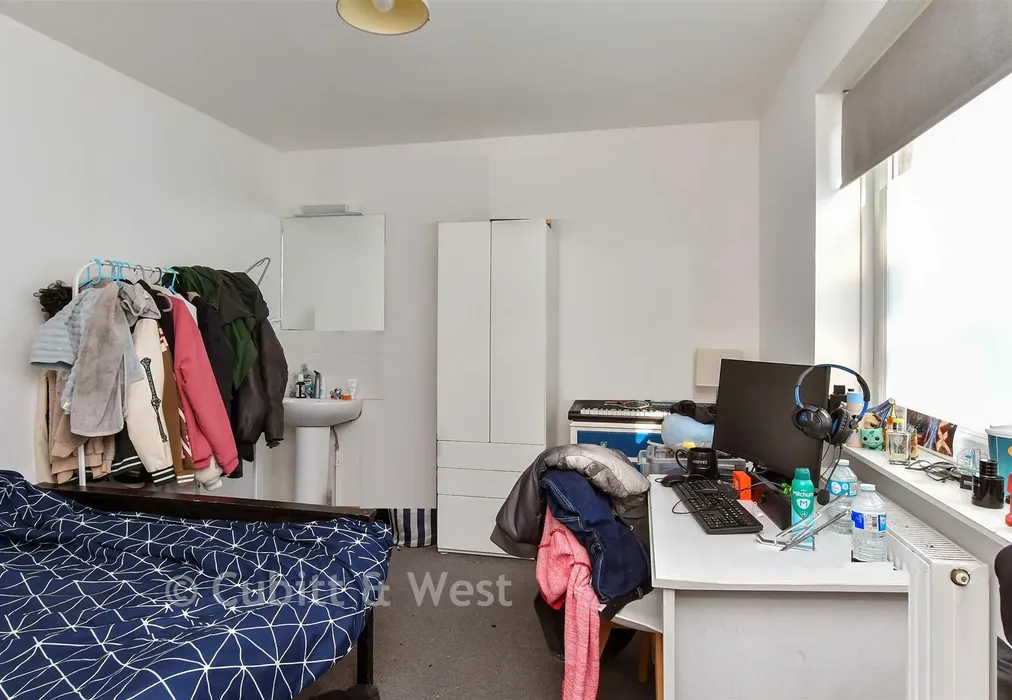 Bedroom 1 - Hillside, Brighton, East Sussex - Wards of Kent