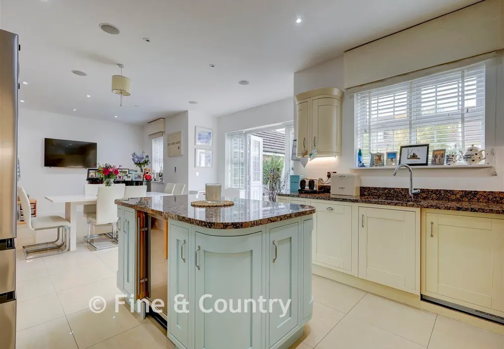 Kitchen - Boleyn Row, Epping, Essex - Wards of Kent