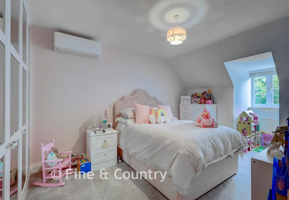 Bedroom 4 - Boleyn Row, Epping, Essex - Wards of Kent