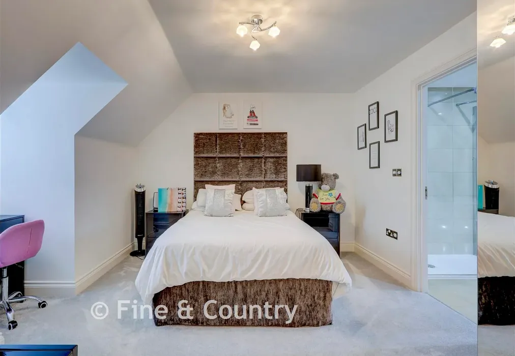 Bedroom 5 - Boleyn Row, Epping, Essex - Wards of Kent