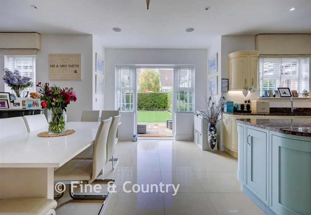 Kitchen - Boleyn Row, Epping, Essex - Wards of Kent