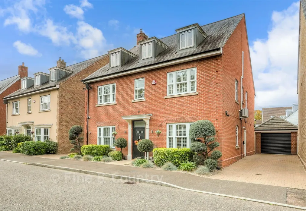 External - Boleyn Row, Epping, Essex - Wards of Kent