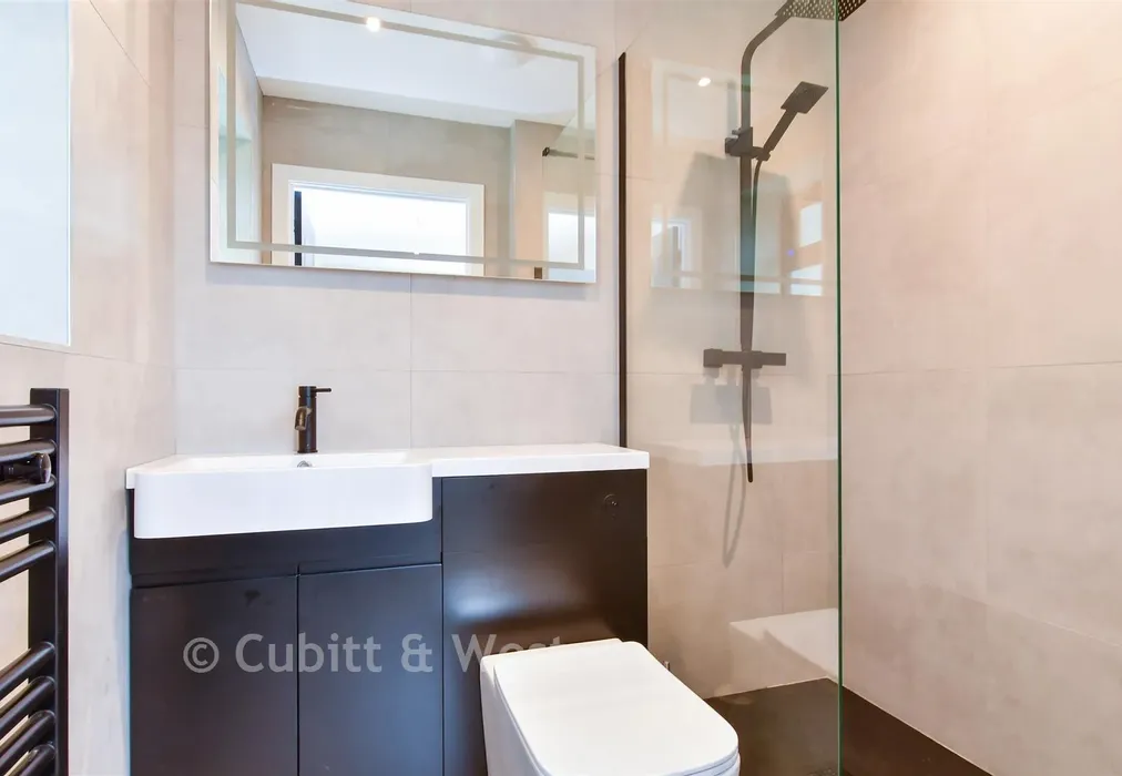 En-Suite Shower Room - The Ridgway, Woodingdean, Brighton, East Sussex - Wards of Kent