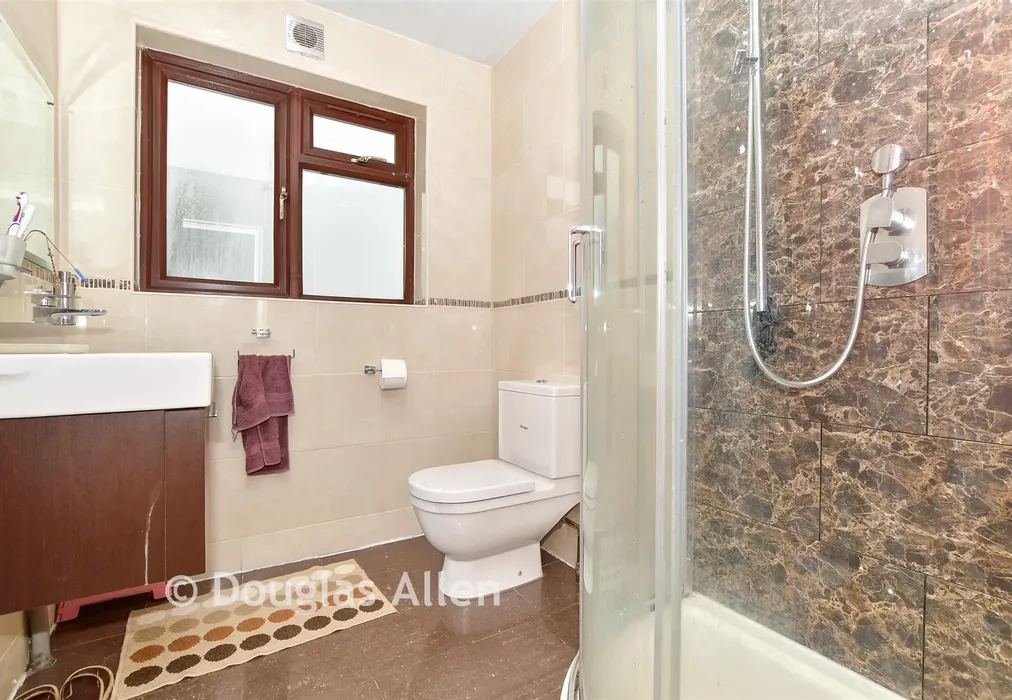 En-Suite - Peel Drive, Ilford, Essex - Wards of Kent