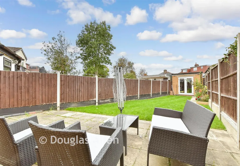 Rear Garden - Peel Drive, Ilford, Essex - Wards of Kent