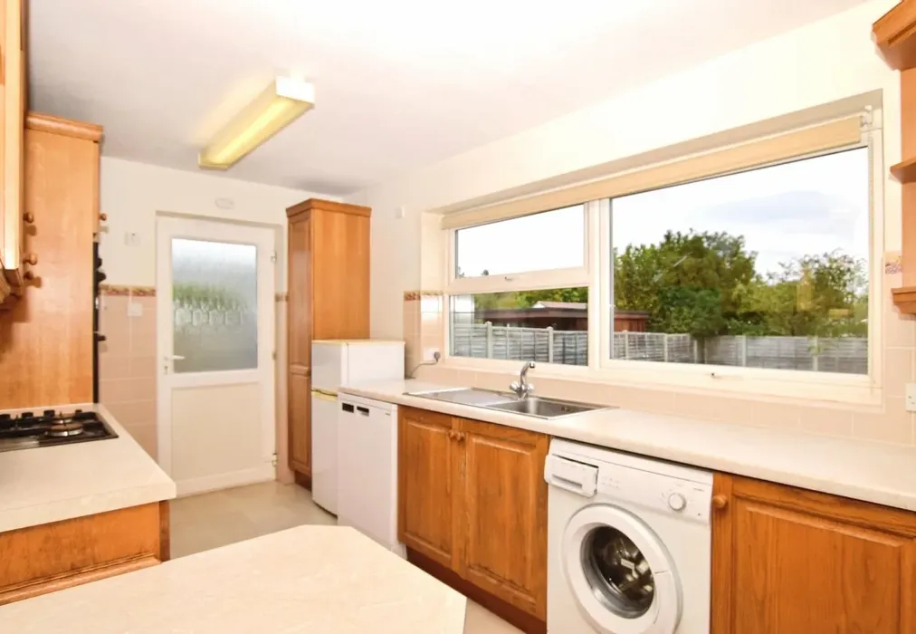 kitchen - Old Millmeads Horsham RH12 - Wards of Kent