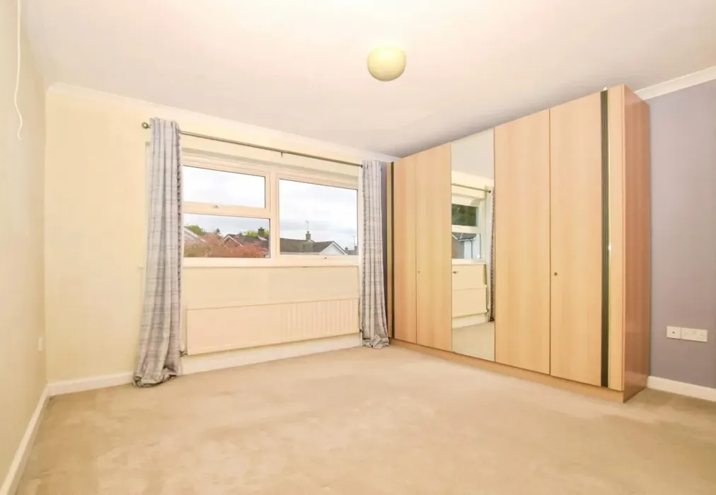 bed 1 - Old Millmeads Horsham RH12 - Wards of Kent