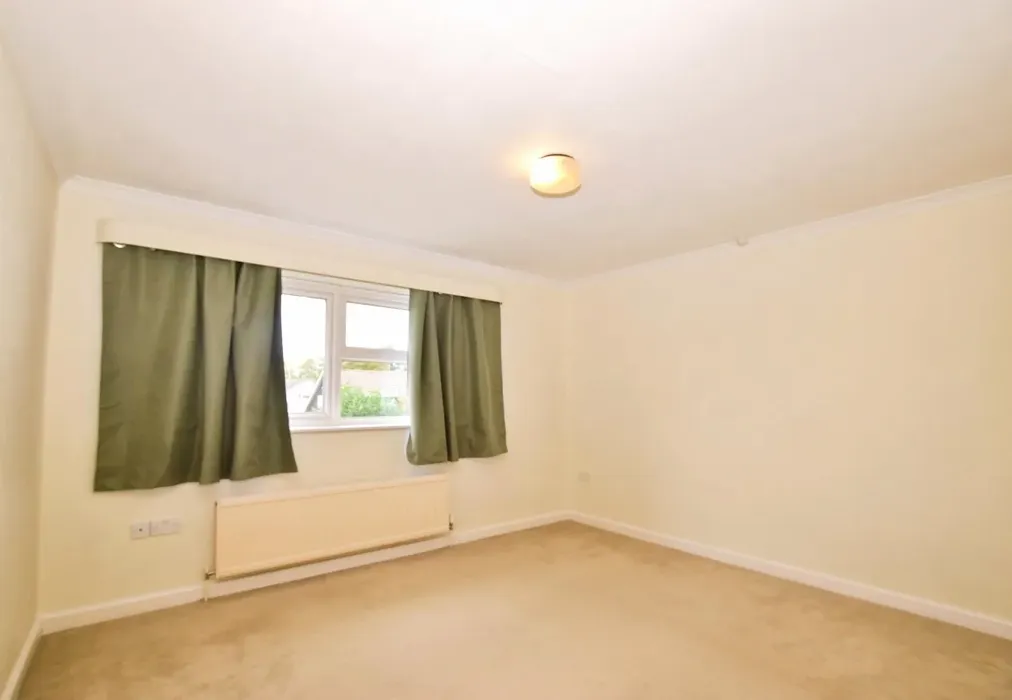 bed 3 - Old Millmeads Horsham RH12 - Wards of Kent