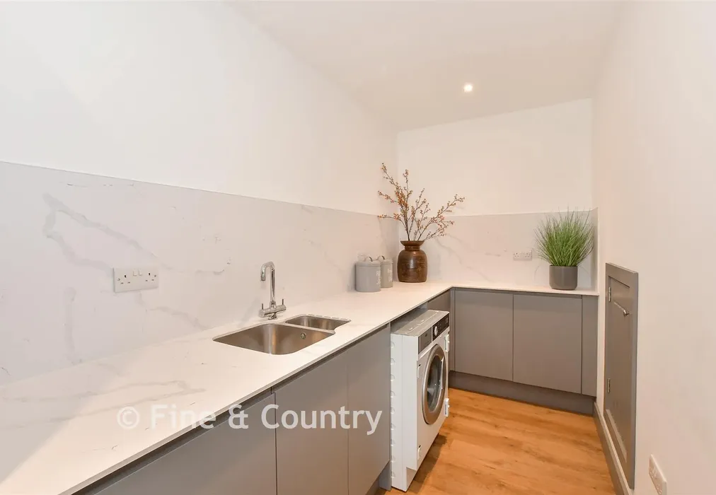 Utility Room - Oxbridge Close, Binfield, Newport, Isle of Wight - Wards of Kent