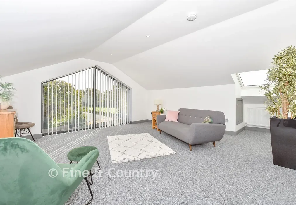 Bedroom 1 - Oxbridge Close, Binfield, Newport, Isle of Wight - Wards of Kent