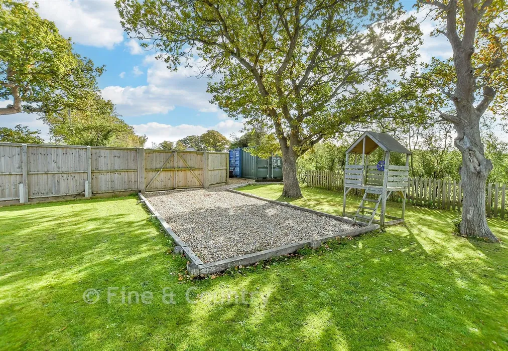 Rear Garden - Oxbridge Close, Binfield, Newport, Isle of Wight - Wards of Kent