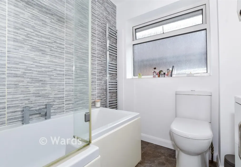 Bathroom - Grange Crescent, St. Michaels, Tenterden, Kent - Wards of Kent