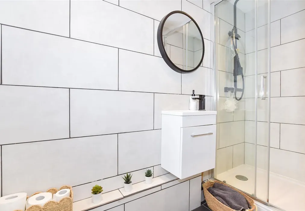 Annexe Shower Room - Grange Crescent, St. Michaels, Tenterden, Kent - Wards of Kent