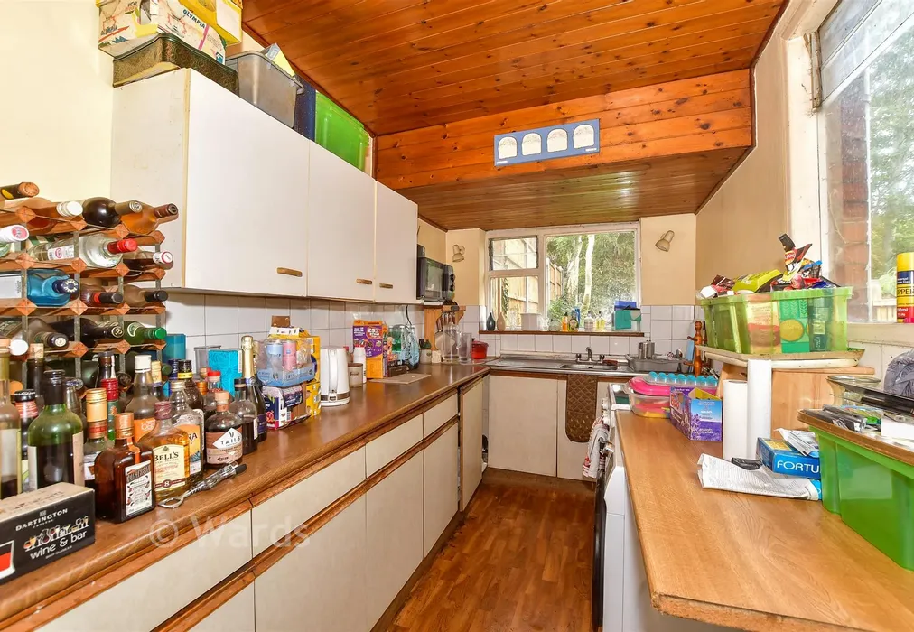 Kitchen - Woodside Road, Tonbridge, Kent - Wards of Kent