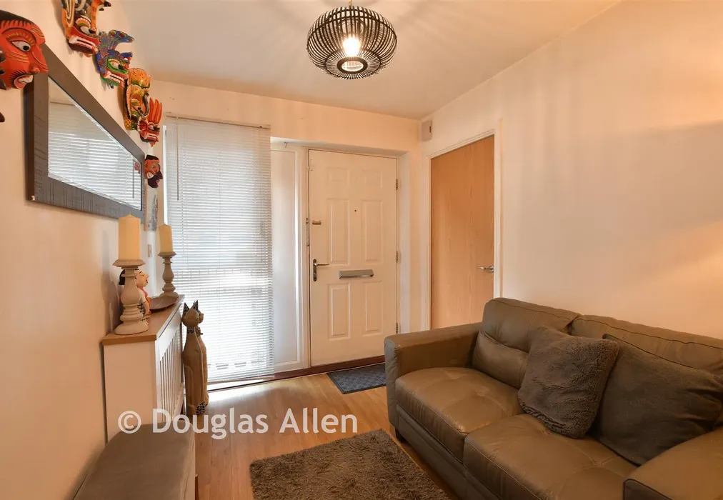 Entrance Hall - Maxwell Road, Romford, Essex - Wards of Kent