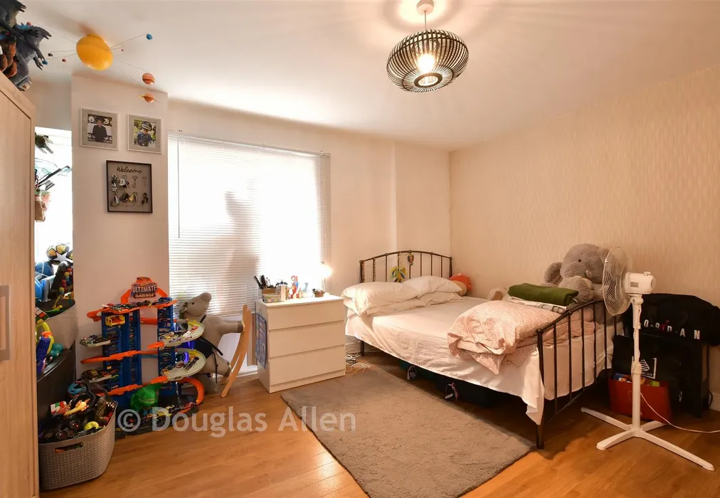 Bedroom 1 - Maxwell Road, Romford, Essex - Wards of Kent