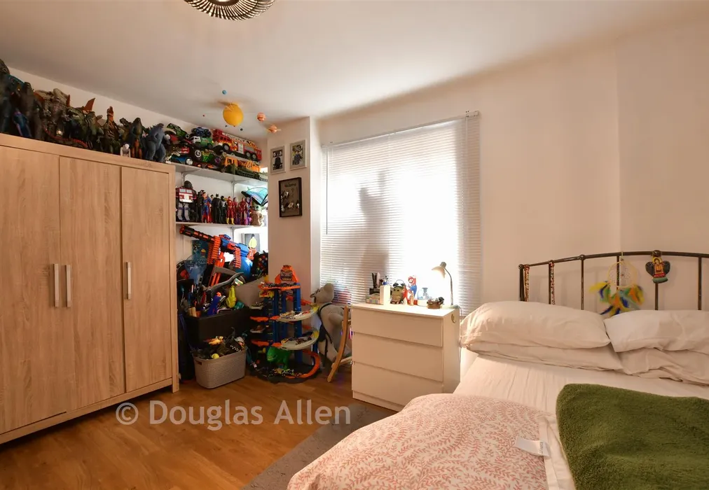 Bedroom 1 - Maxwell Road, Romford, Essex - Wards of Kent