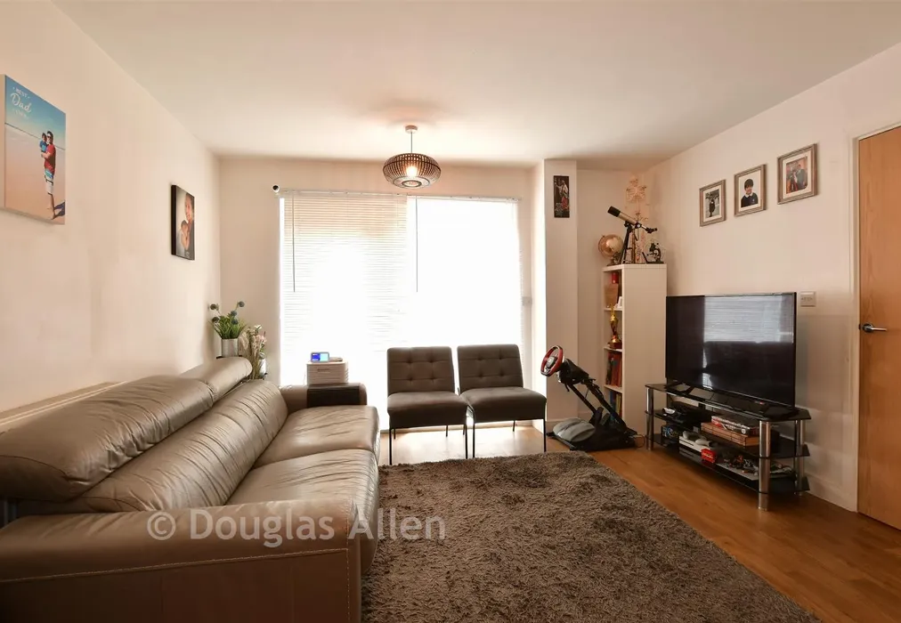 Lounge - Maxwell Road, Romford, Essex - Wards of Kent