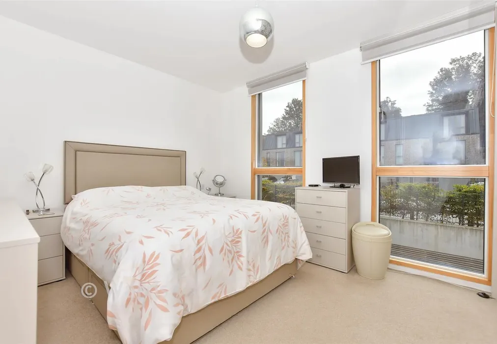 Bedroom 1 - Khartoum Parade, Chatham Maritime, Chatham, Kent - Wards of Kent