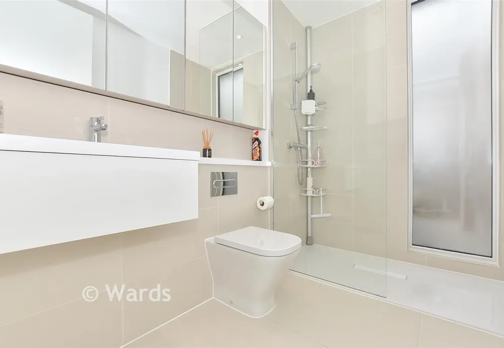 Shower Room - Khartoum Parade, Chatham Maritime, Chatham, Kent - Wards of Kent