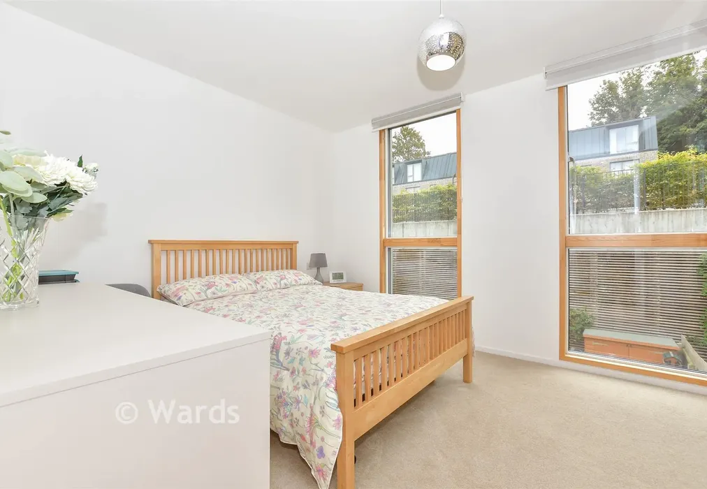 Bedroom 2 - Khartoum Parade, Chatham Maritime, Chatham, Kent - Wards of Kent