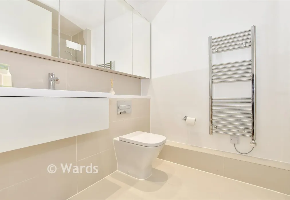 Bathroom - Khartoum Parade, Chatham Maritime, Chatham, Kent - Wards of Kent