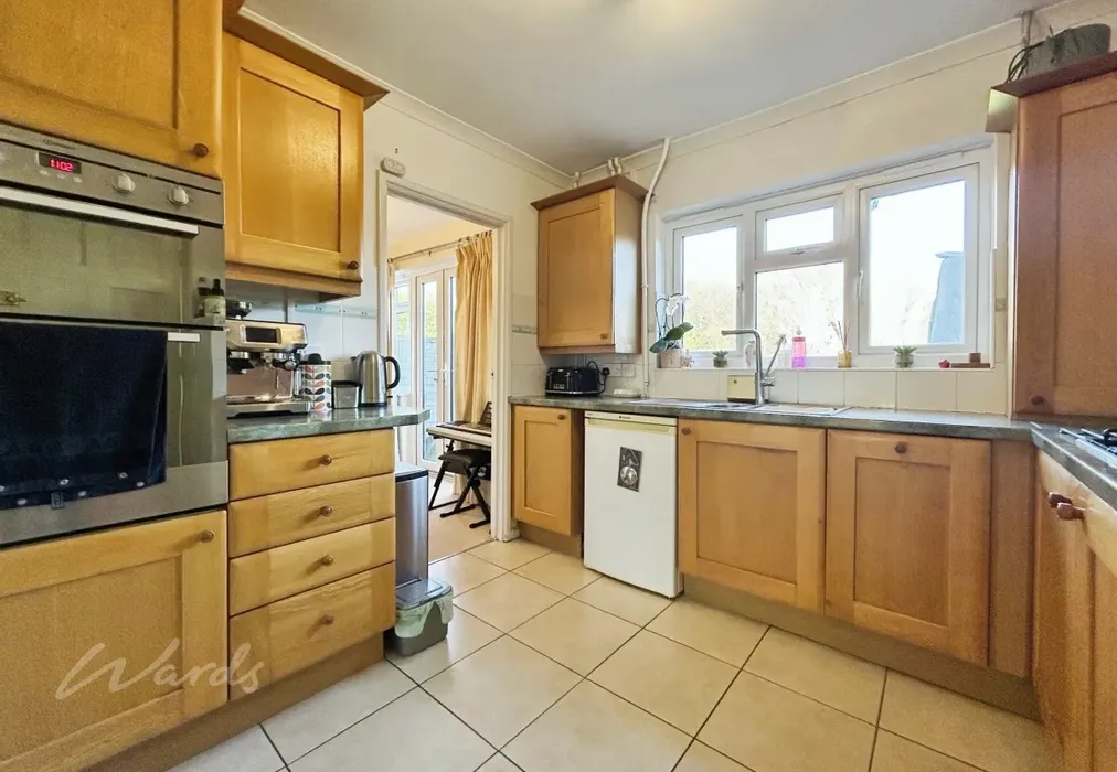 kitchen - Friezland Road Tunbridge Wells TN4 - Wards of Kent