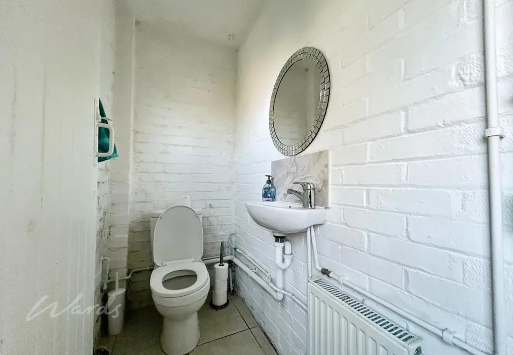 downstairs toilet - Friezland Road Tunbridge Wells TN4 - Wards of Kent