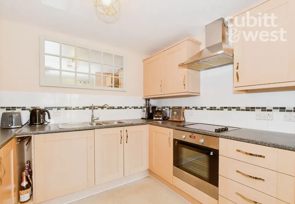 Kitchen - Finlay Court, Commonwealth Drive, RH10 - Wards of Kent