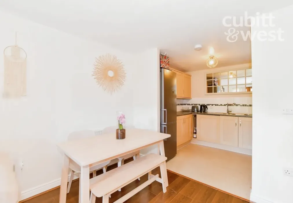 Dining Area - Finlay Court, Commonwealth Drive, RH10 - Wards of Kent