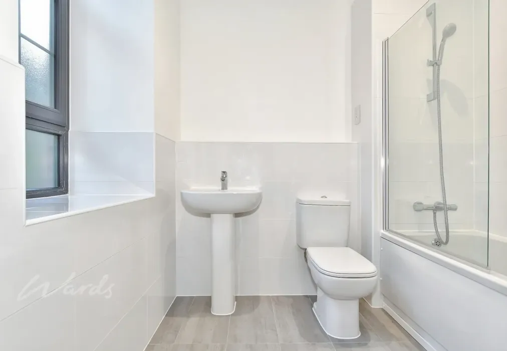 bishop bathroom - Bishops Court, St. Bartholomews Place New Road ME1 - Wards of Kent