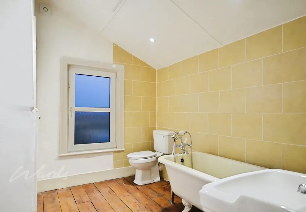 clive bathroom - Clive Road Rochester ME1 - Wards of Kent