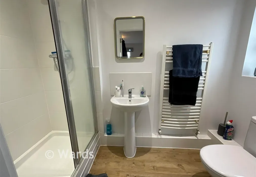 Shower - Amber Lane, Kings Hill, West Malling, Kent - Wards of Kent