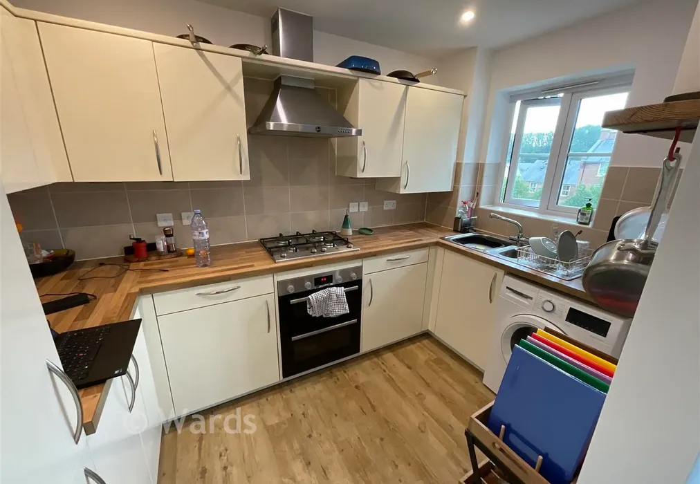 Kitchen - Amber Lane, Kings Hill, West Malling, Kent - Wards of Kent