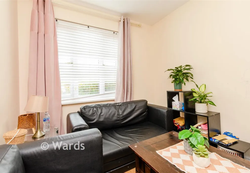 Lounge - Covesfield, Gravesend, Kent - Wards of Kent