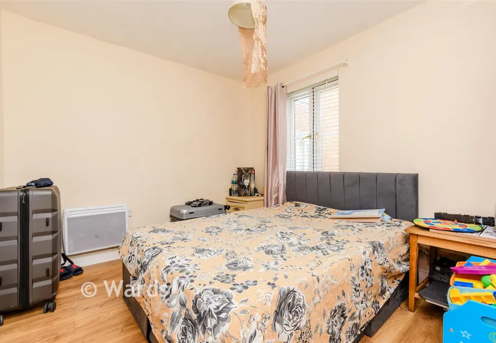 Bedroom 1 - Covesfield, Gravesend, Kent - Wards of Kent