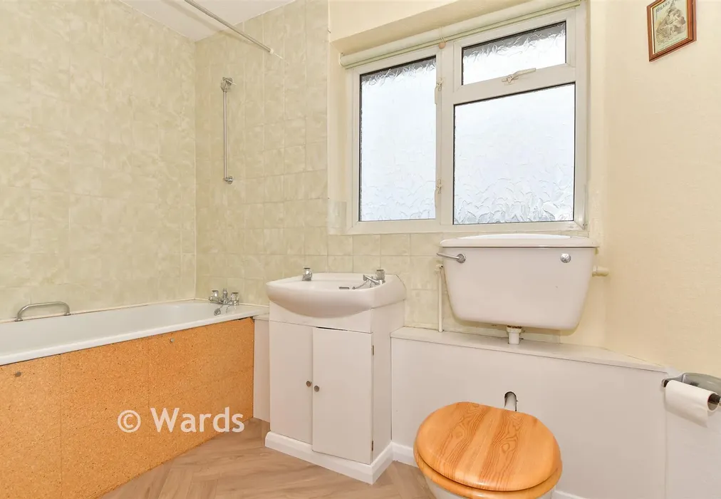 Bathroom - Fallowfield, Chatham, Kent - Wards of Kent