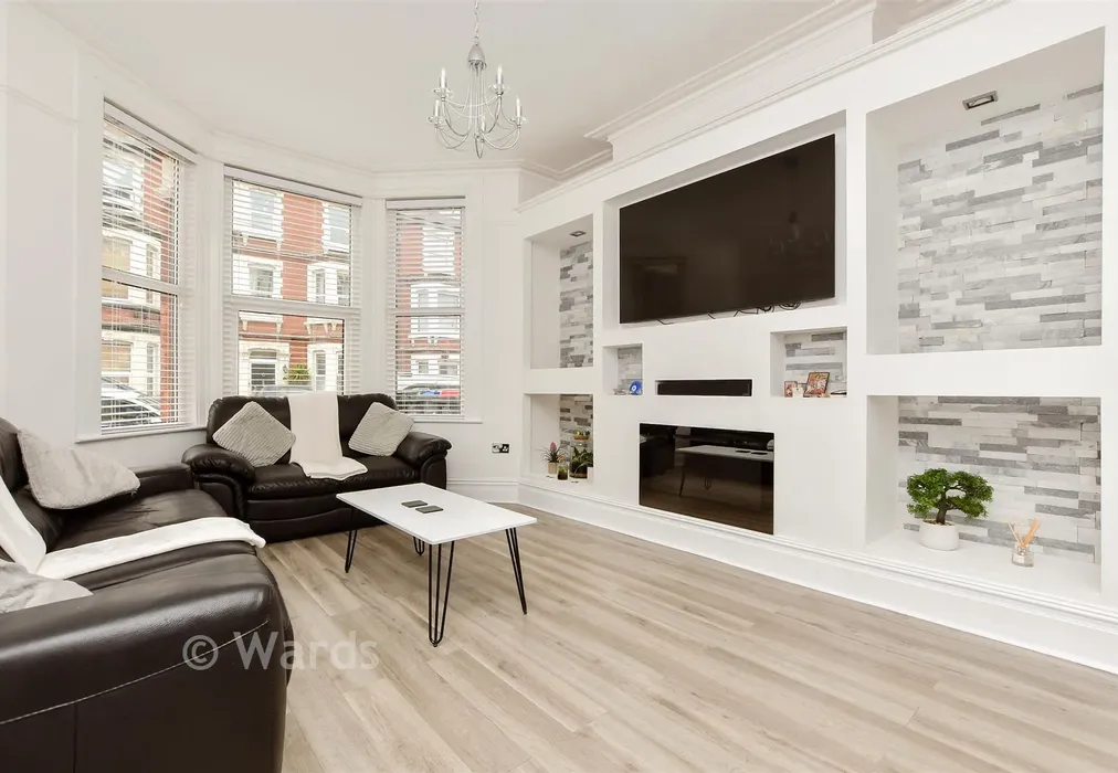 Lounge - Hatfeild Road, Margate, Kent - Wards of Kent