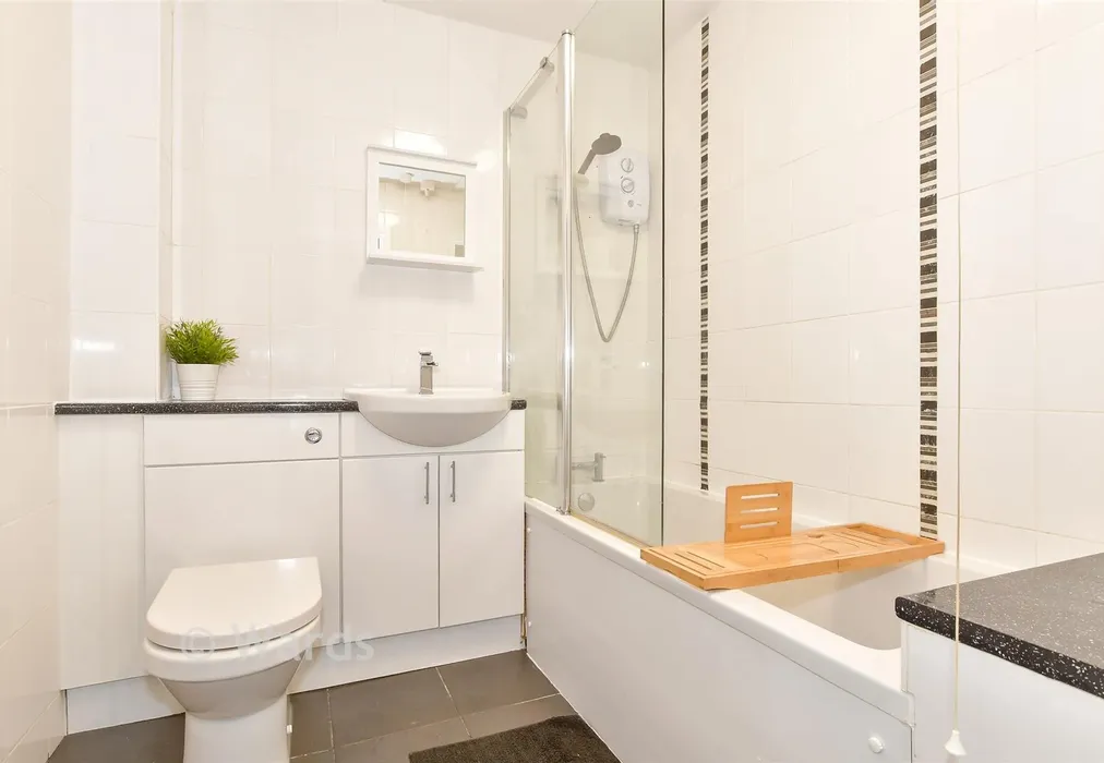 Bathroom - Bilsington Close, Walderslade, Chatham, Kent - Wards of Kent